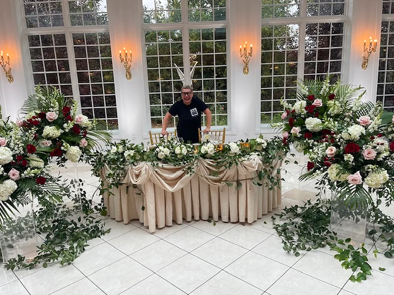 The master florist with a sweetheart table in a bright conservatory — YJDecorating